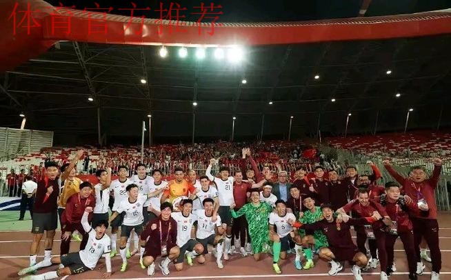 国足抵达马来西亚 当晚首训一丝不苟