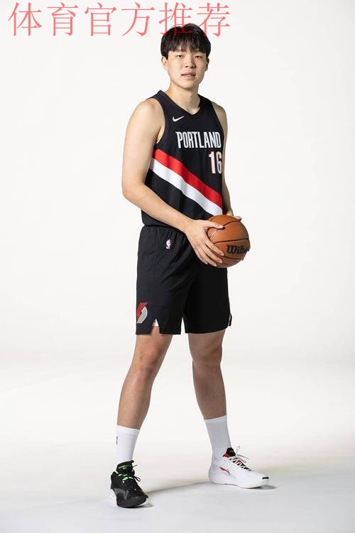 杨瀚森连续3场未出场，开拓者主帅谈培养计划：也许会去发展联盟，我不想把他放到火上烤